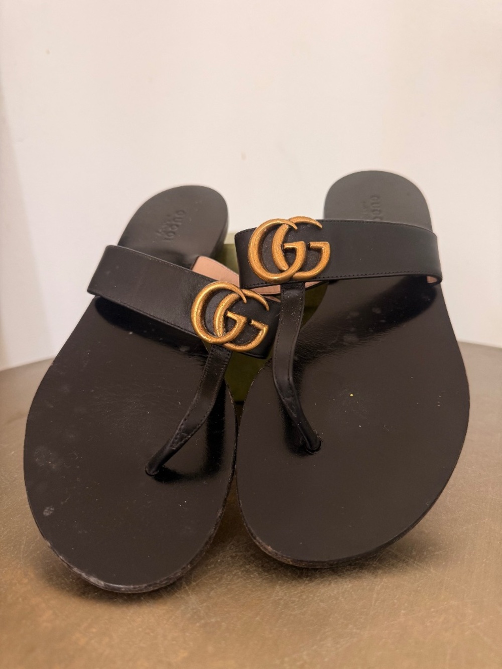 Gucci Marmont Double G Black Leather Thong Sandals Gold GG Size 38 w/ Box